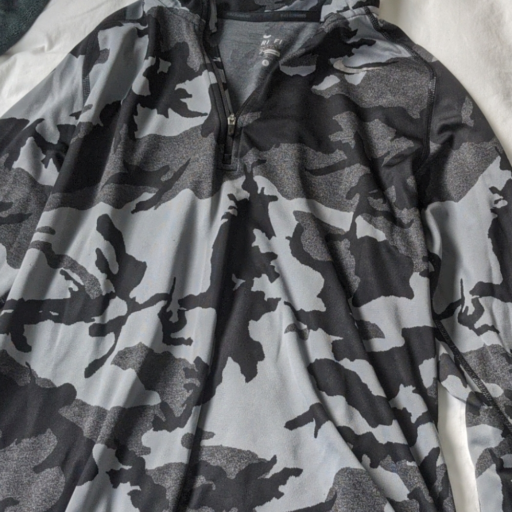 Nike dri fit camo sweater